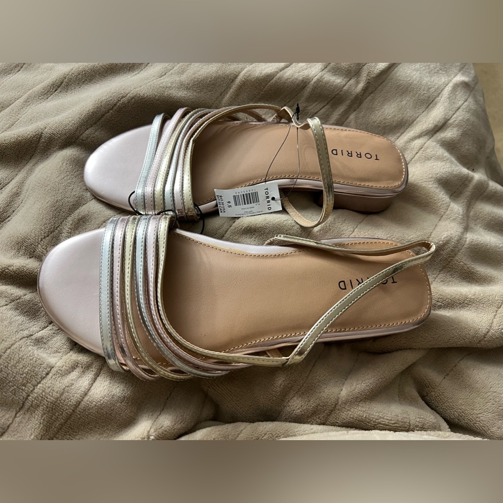 NWT Torrid 9.5 silver & gold sling back sandals low heel